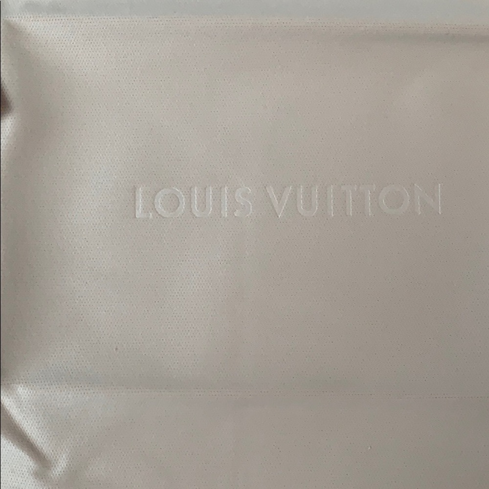 Louis Vuitton Sunglasses Cleaning Cloth Shammy NWT - Picture 2 of 7